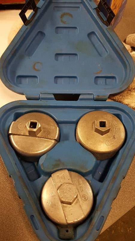 lot 1019 image: Specifically designed for the Toyota and Lexus oil filter removal is this expensive kit.