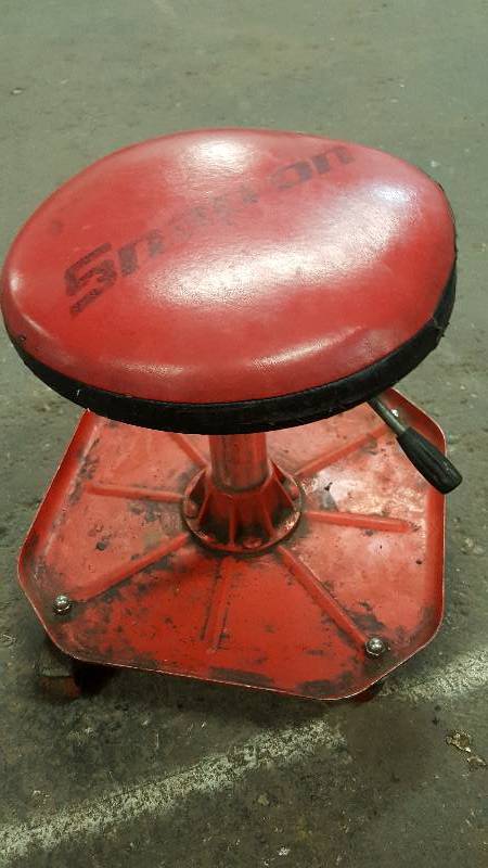 lot 1021 image: If you dont have one, you dont know how handy these stools can be for so many things in the garage.