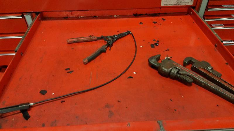 lot 1023 image: A couple of pipe wrenches and cable puller.