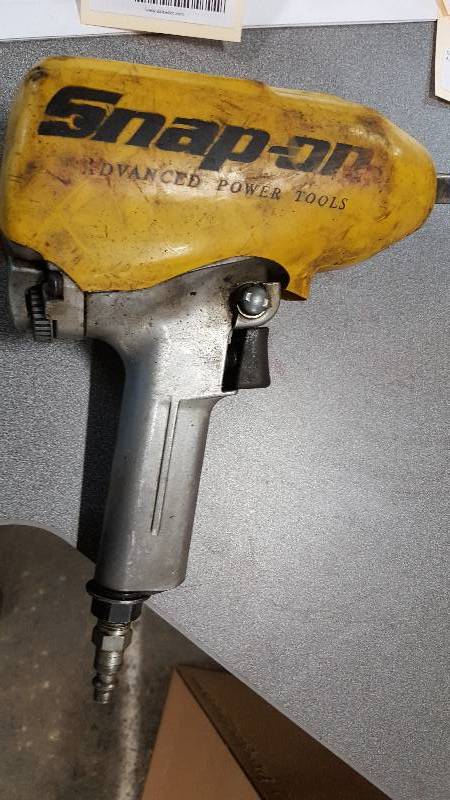 lot 1038 image: 12 drive Snap On air impact wrench