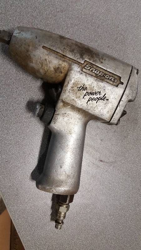 lot 1041 image: Snap On 38 drive air impact in excellent shape