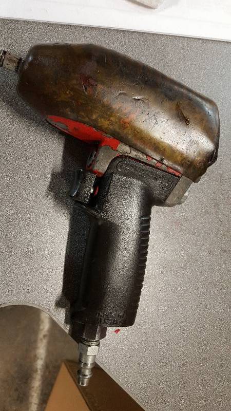 lot 1035 image: 38 drive Snap On air impact wrench