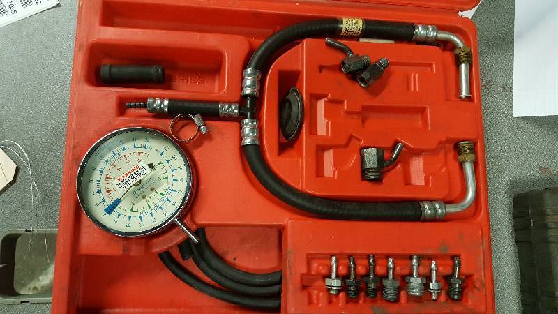 lot 1049 image: Snap On in the box vacuum  pressure gauge set.  Does it all here