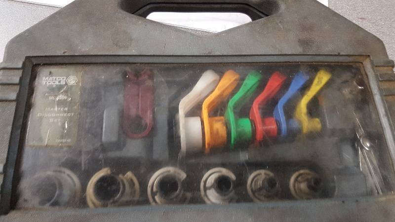 lot 1050 image: Matco Tools master disconnect set for air conditioning and transmission lines kit