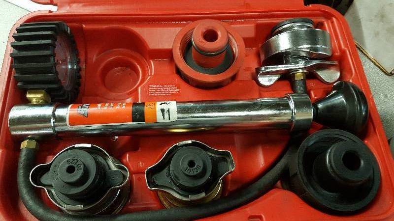 lot 1069 image: Snap-on Cooling System Tester Automotive 30psi SVTS272