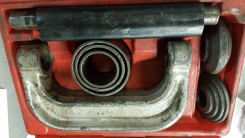 lot 1072 image: Mac Tools Ball Joint & U joint press in the case
