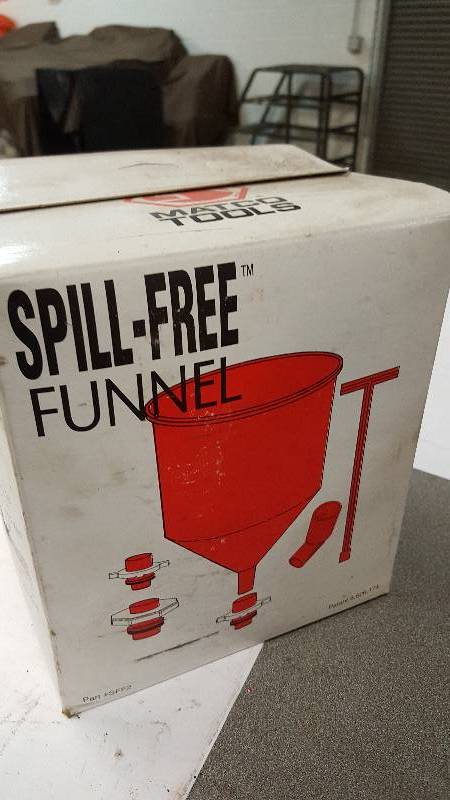 lot 1075 image: New in the box is this Mechanics shop spill free funnel system