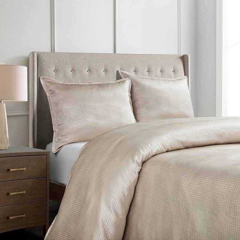 lot 4289 image: Duvet Cover and Pillow Shams King