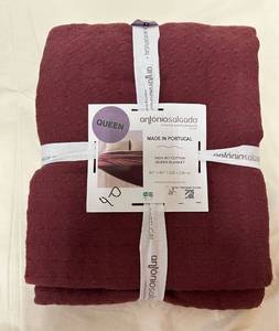 lot 3231 image: Antoniosalgado 100% BCI Cotton Queen Blanket Maroon 90 in x 90 in