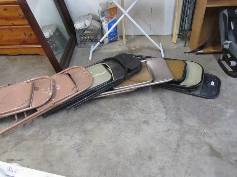 lot 4017 image: Large Lot of Folding Chairs