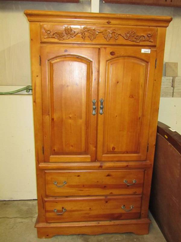 lot 4016 image: Armoire-  Very Pretty Piece