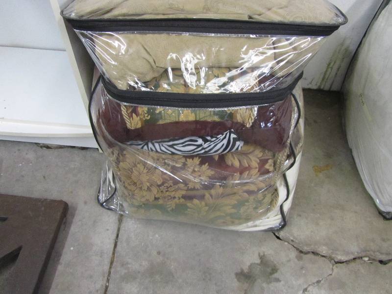 lot 4020 image: Bag of Bedding- Unknown Size