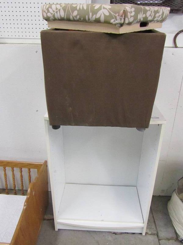 lot 4024 image: Shelf and Ottoman