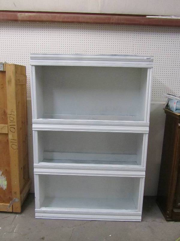 lot 4032 image: Shelving Unit