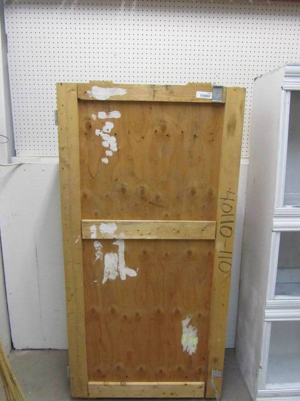 lot 4033 image: Wood Crate Converted to Gun Storage