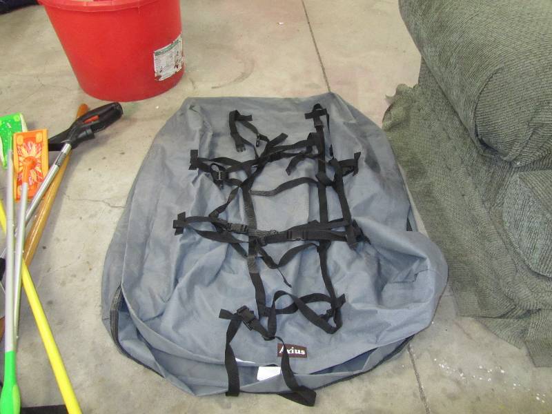 lot 4048 image: Large Roof Top Carrier  Vacation Time