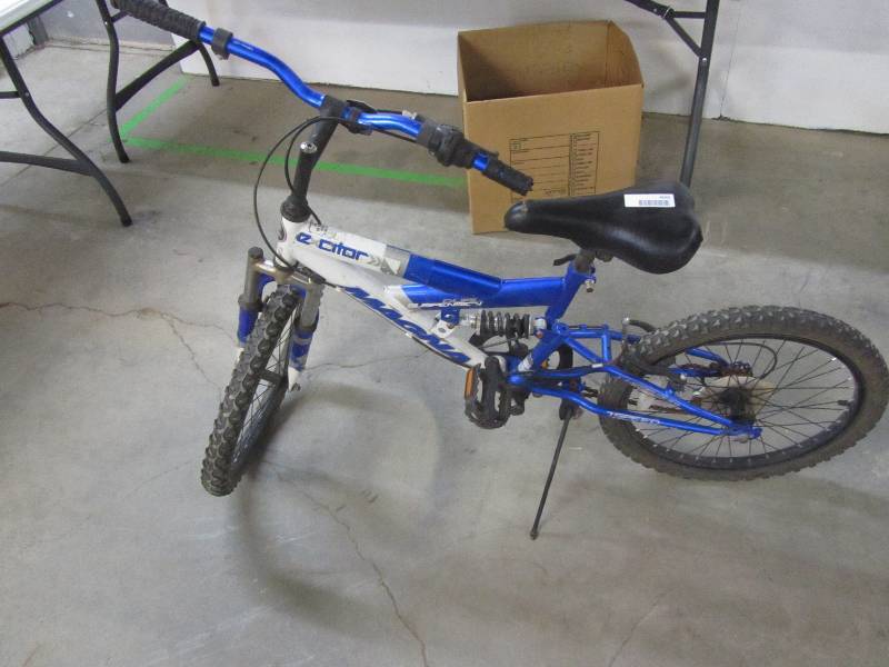 lot 4045 image: Youth Mountain Bike