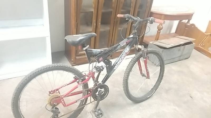 lot 4046 image: 26 Inch Mongoose Mountain Bike