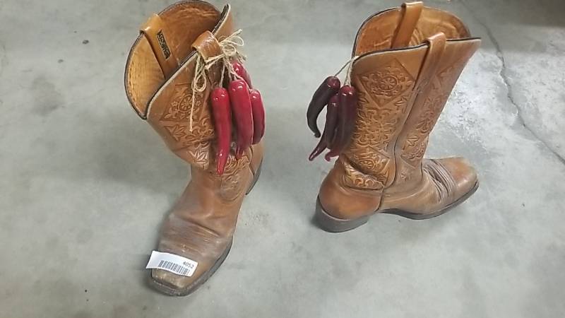 lot 4052 image: Fun Vintage Western Decor- Boots and Peppers  MUST HAVE 