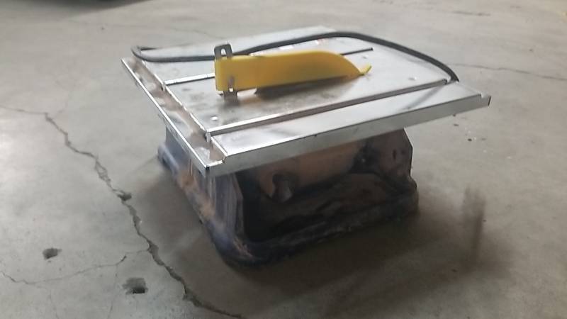 lot 4029 image: Tile Saw- Tested- Powers Up