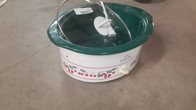 lot 4057 image: Large Slow Cooker