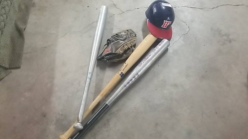 lot 4053 image: Baseball Lot- Including Home Run King Hank Aaron Glove Mitt 