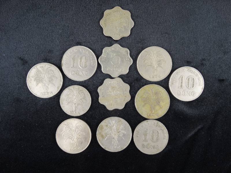 lot 2155 image: Vietnam Currency Coins  DONG