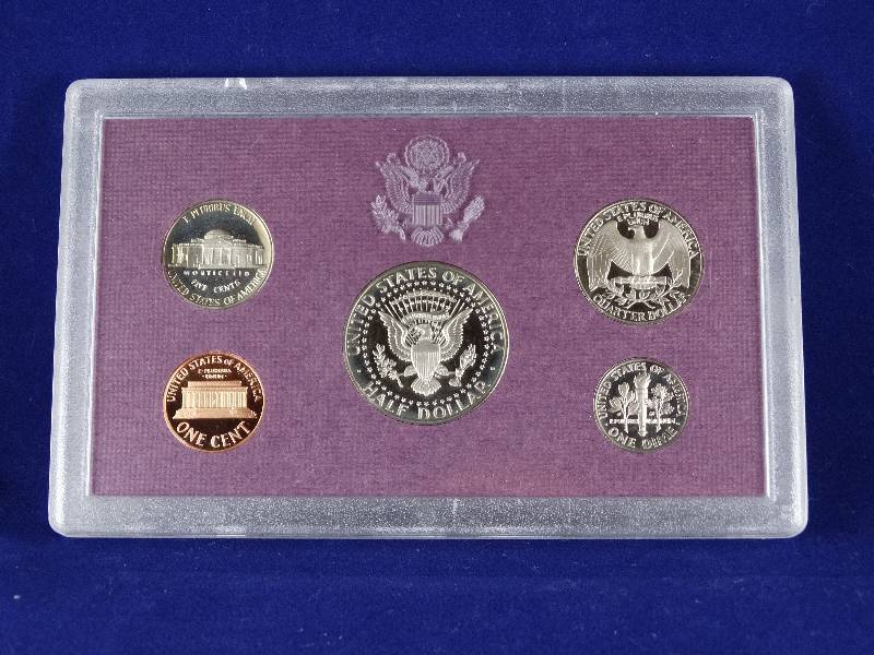 lot 2206 image: 1988 United States Collectors Mint Proof Set