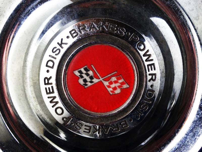 lot 2210 image: Set of 4 Corvette Center Caps-  NICE NICE NICE