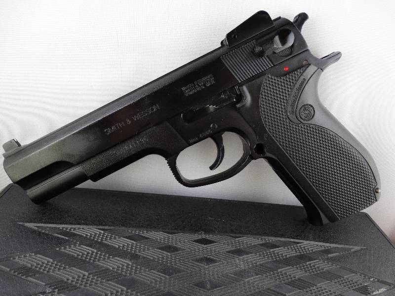 lot 2213 image: Air Soft Pistol With Case-  Smith and Wesson Replica