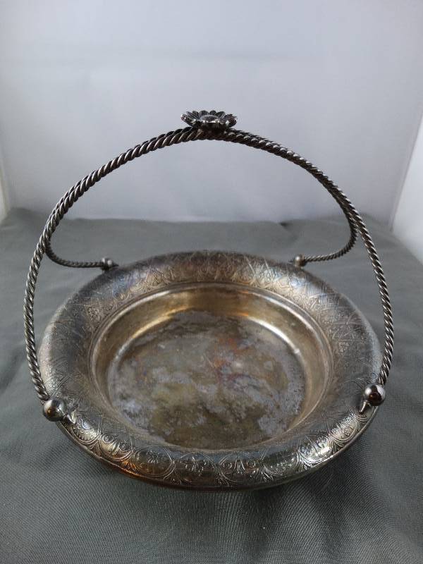 lot 2225 image: Carnival Ornate Silver Vintage Candy Dish or 
