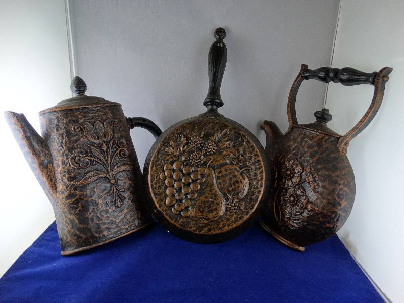 lot 2231 image: Homco-Syroco  Hanging Wall Decor  Retro 1970s