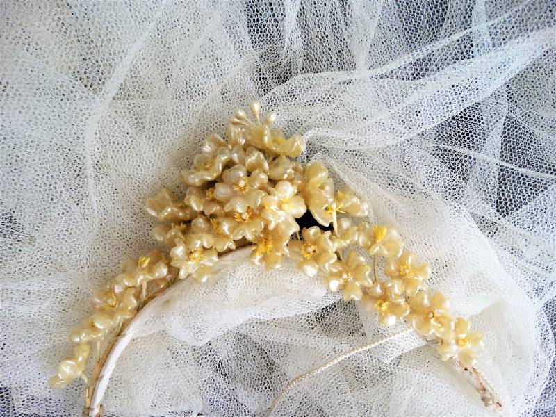 lot 2239 image: 1930s Beautiful Wedding Veil-  Lace- Pearl Beads