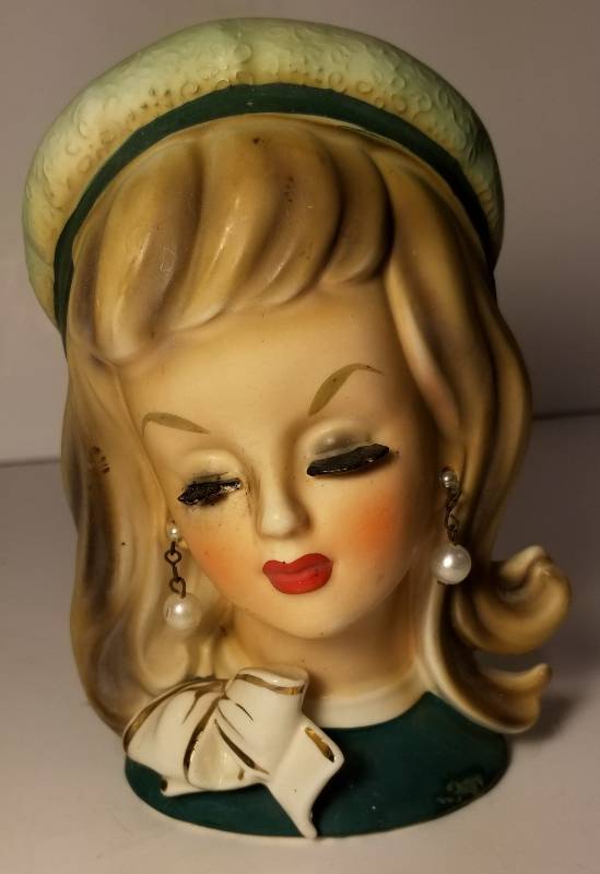 lot 27 image: Vintage Head Vase with pearl earings, Stewardess