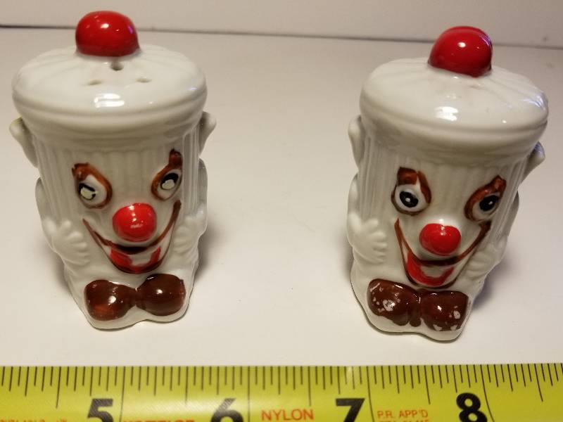 lot 16 image: Happy Face Can Salt and Pepper Shakers