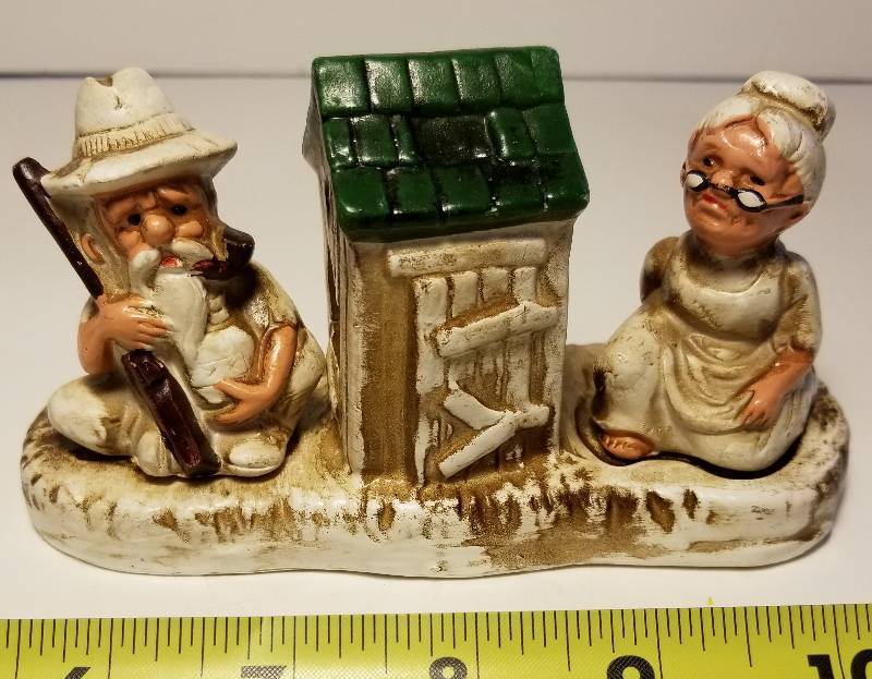 lot 14 image: 3 PC Grandma & Grandpa Hillbilly Salt & Peppper shakers
