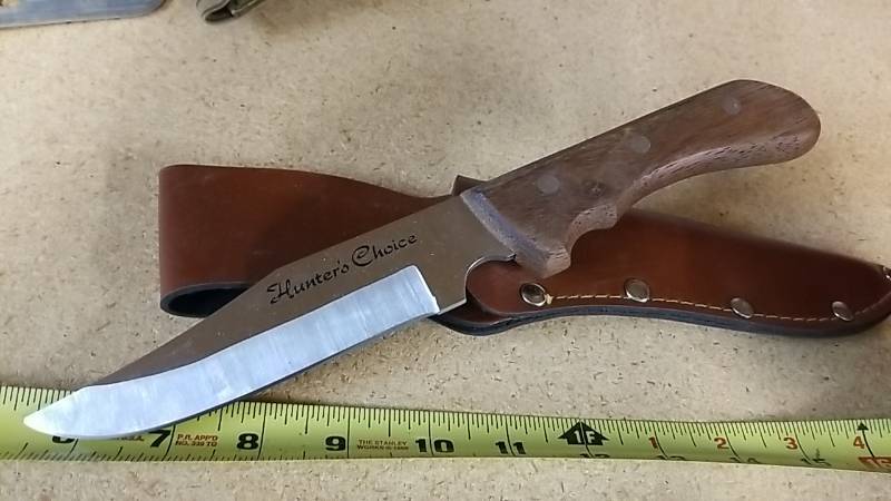lot 4076 image: Stainless Hunting Knife With Sheath
