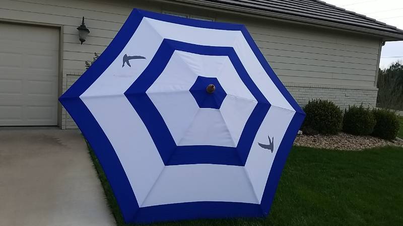 lot 4095 image: 10ft Nylon Patio Umbrella- Nice