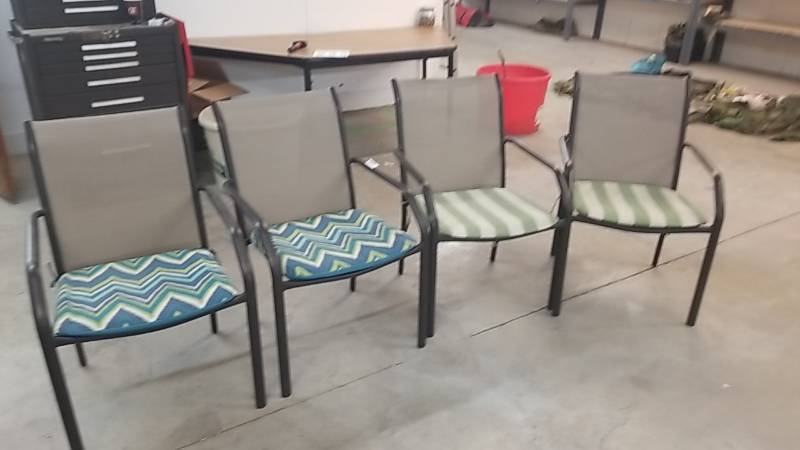 lot 4099 image: 4 Very Nice Patio Chairs With Cushions