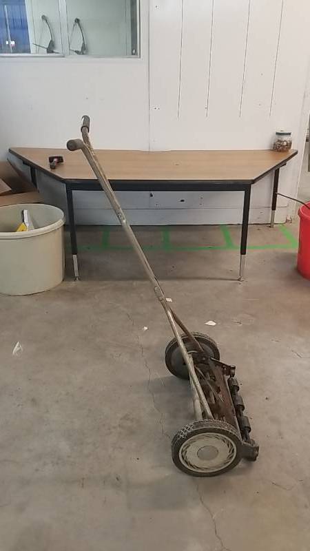 lot 4102 image: Manual Lawn Mower- Save Gas 