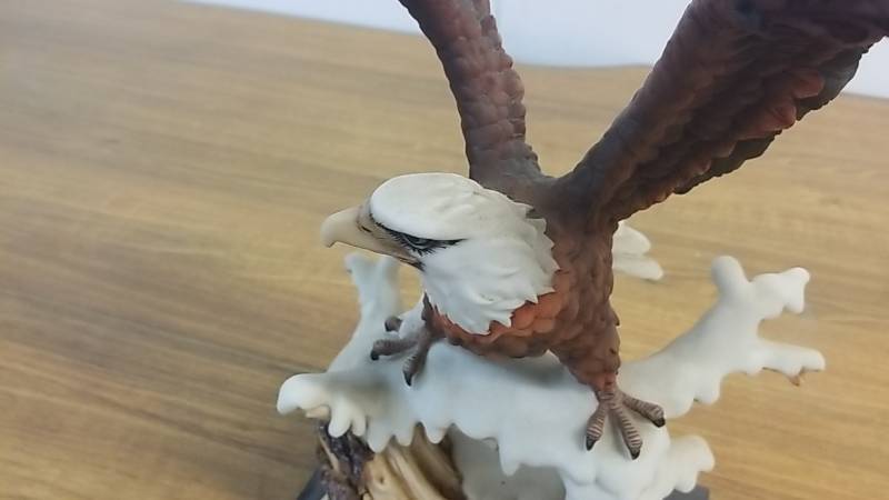 lot 4109 image: Large Eagle Statue Decor  American Bald Eagle NICE