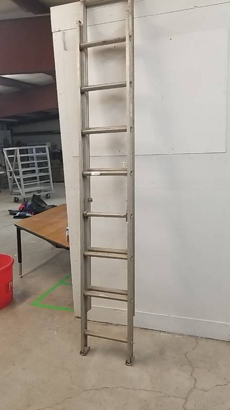 lot 4110 image: 15-16ft Aluminum Extension Ladder