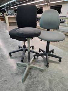 lot 13116 image: (3) Industrial Task Chairs - Black and Gray Adjustable Office Seating