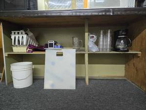 lot 24608 image: Black & Decker Coffee Maker with Storage Supplies Lot