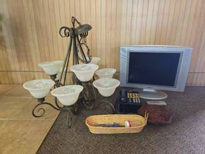 lot 24718 image: Traditional 8-Light Chandelier with TV & Telephone