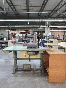 lot 13021 image: Commercial Singer Sewing Station