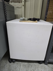 lot 13053 image: Mobile White Metal Storage Cabinet with Shelves
