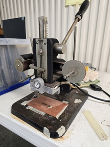 lot 13062 image: Vintage Stamping Machine with Pressure Gauge