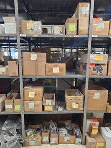 lot 23013 image: Assorted Lot Of Zipper Pulls, No bail reverse zipper slide, Grommet And washers