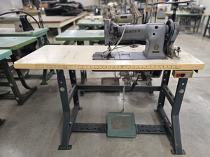 lot 17752 image: Singer Industrial Sewing Machine 112G139 with Table and Clutch Motor